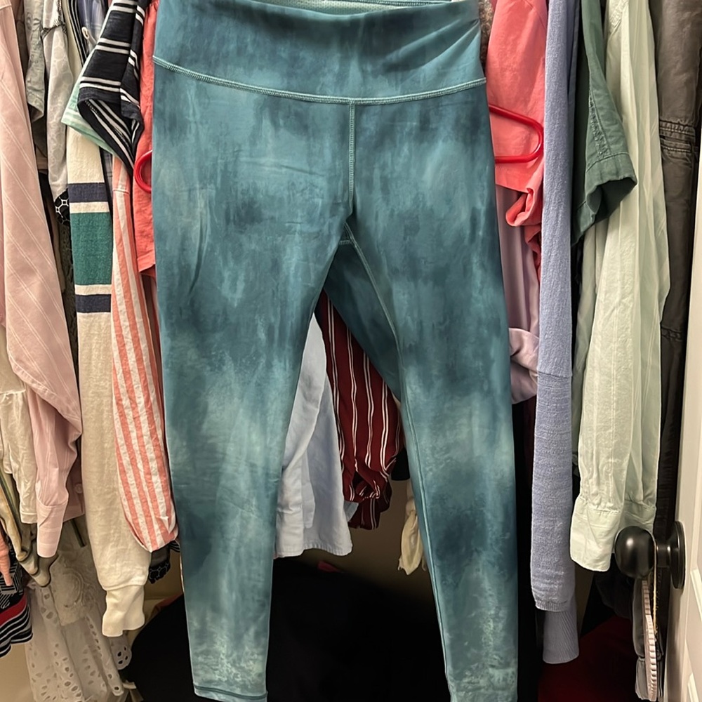 Calia by Carrie Underwood cropped leggings